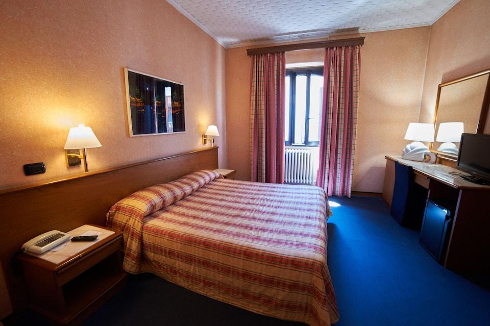 Hotel Giardino Arona Exterior photo